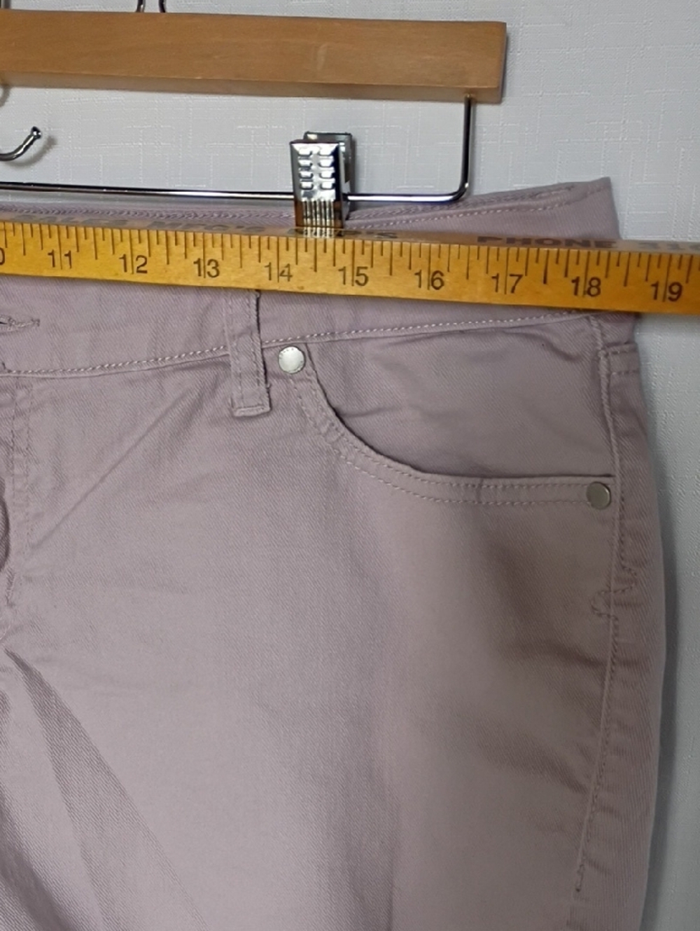 Torrid Women's mauve frayed hem denim cut off shorts Size 14 - Picture 4 of 8
